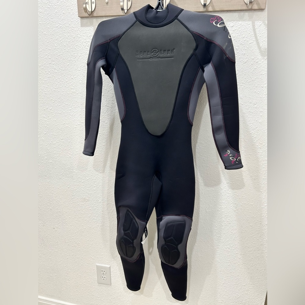 Aqua lung women’s wetsuit size 3/4